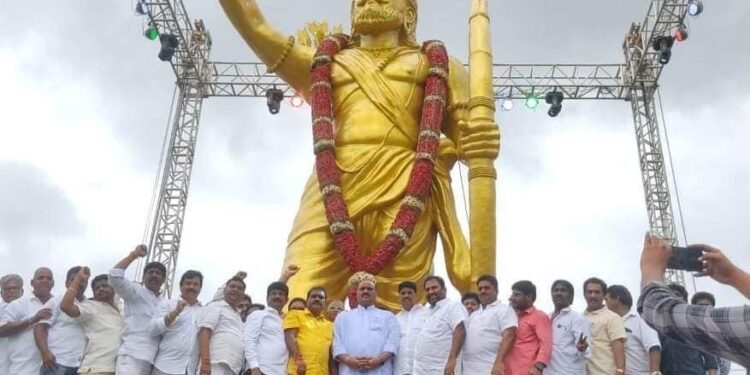 బ్రిటిష్ పాలకుల గుండెల్లో సింహస్వప్నం అల్లూరి