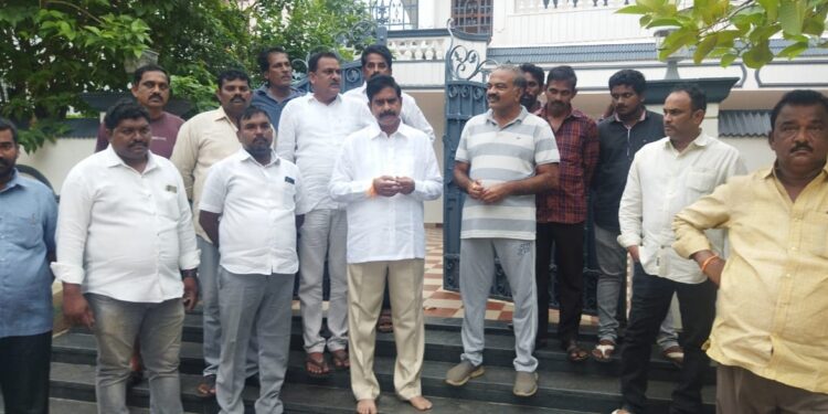 జగన్ మోసం రెడ్డి ఒక పెత్తందారు