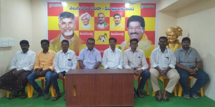 పోలీసుల తీరుపై పల్నాడు ఎస్సీసెల్ నేతల ఆగ్రహం