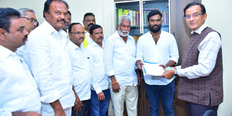 ప్రజా సమస్యలు పరిష్కరించండి : శ్రీరామ్