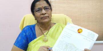 పాఠశాలల విలీనాన్ని  నిలిపివేయాలి