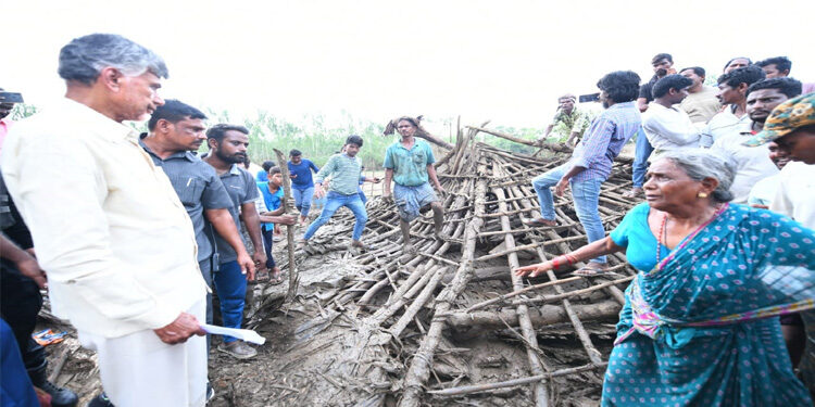 పోలవరం నిర్వాసితుల కష్టాలు చూసి చలించిన చంద్రన్న
