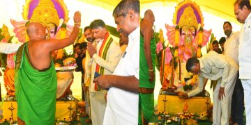 విఘ్నేశ్వరునికి చంద్రన్న పూజలు