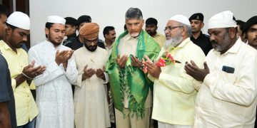 చంద్రన్న కోసం ముస్లింసోదరుల ప్రార్థనలు