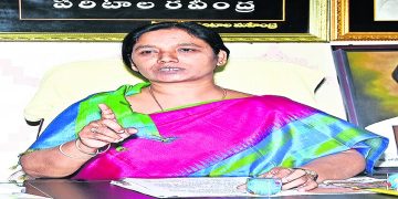 పేదలకు పండగ పూటా పస్తులే: పరిటాల సునీత