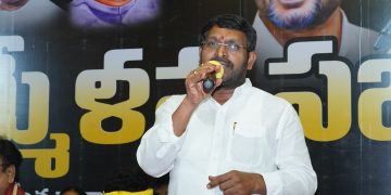 దళితుల అభివృద్ధిపై చర్చకు సిద్ధమా: బీద రవిచంద్ర