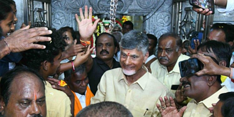 రాష్ట్ర పండుగగా కనకదాసు జయంతి: చంద్రబాబు