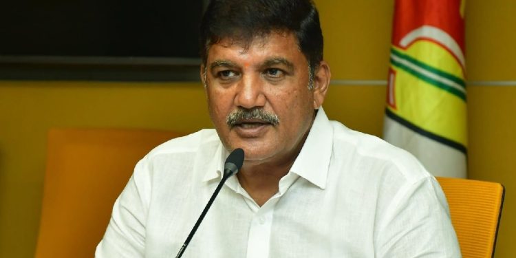 ఇంత నీచుడివా జగన్? : మాజీ ఎమ్మెల్యే ధూళిపాళ్ల ఆగ్రహం