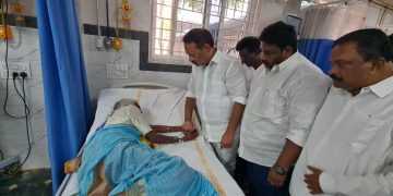 కోడికత్తి శ్రీనుకు బెయిల్‌ రాకుండా అడ్డుకుంటున్న జగన్‌రెడ్డి : నక్కా అనందబాబు