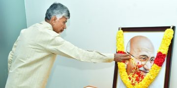 మహాత్ముడికి చంద్రబాబు నివాళి