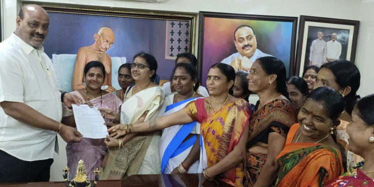 నమ్మించి మోసం చేయడంలో జగన్ దిట్ట