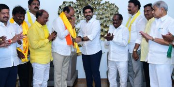 టిడిపిలో చేరిన MLA పార్థసారధి, బొప్పన భవకుమార్.. TDP కండువా కప్పి పార్టీలోకి ఆహ్వానించిన లోకేష్