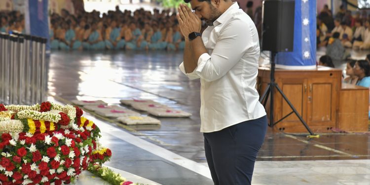 ప్రశాంతి నిలయాన్ని సందర్శించిన యువనేత లోకేష్