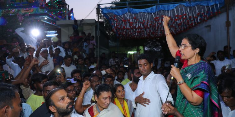 అదైర్యం వద్దు.. అండగా ఉంటాం