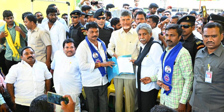 దివ్యాంగుల పింఛన్ రూ. 6 వేలు