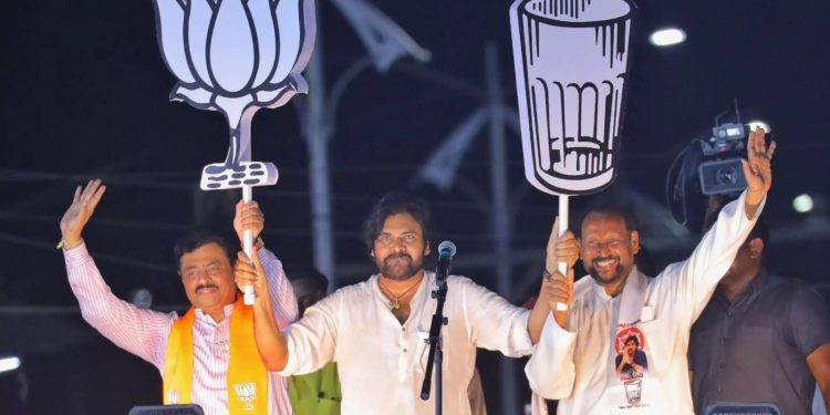 కోడిగుడ్డు మంత్రి..ఒక కి.మీ. రోడ్డు కూడా వేయలేకపోయాడు: పవన్ కళ్యాణ్