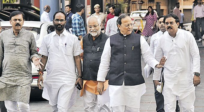 సీఎస్, డీజీపీని బదిలీ చేయాలి