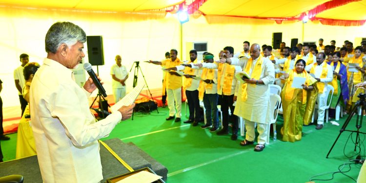 రాష్ట్రానికి ఏం చేసాడో చెప్పుకోలేకే జగన్ డ్రామాలు