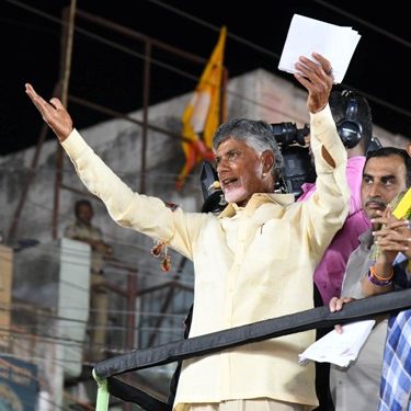 భూమి మీది..బొమ్మ జగన్దా?