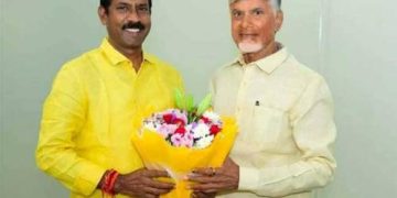 పార్టీకి ప్రభుత్వానికి మధ్య వారధి మీరే