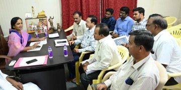 పేదల ఇళ్ల మాటున ప్రకాష్‌ రెడ్డి దోపిడీ కనిపిస్తోంది