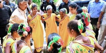 ఆదివాసీ బతుకుల్లో అభివృద్ధి వెలుగులు