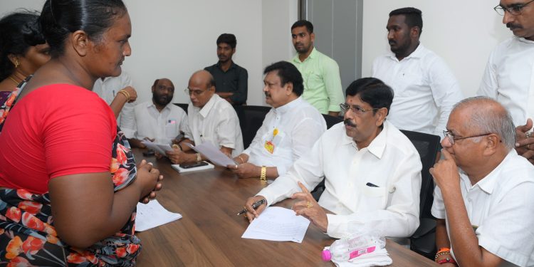 అంబటి బంధువులు ఇల్లు కబ్జా చేశారు..