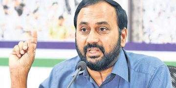 రాజకీయ కక్షలకు కోర్టును వేదిక చేసుకోవద్దు