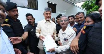 వరద బాధితులకు విరివిగా విరాళాలు