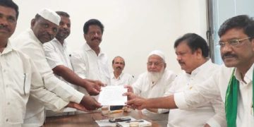 బతుకుతెరువుకు ఊరొదిలి వెళితే భూ కబ్జా చేసేశారు