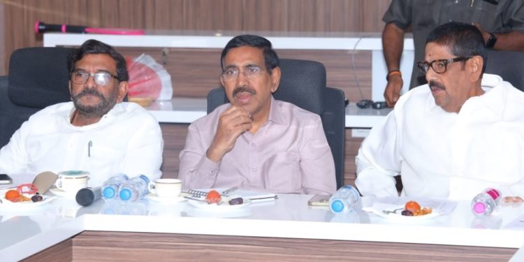 త్వరలోనే నెల్లూరు విమానాశ్రయ పనులు