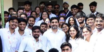 విట్‌ ఎడ్యుకేషన్‌ ఫెయిర్‌లో..మంత్రి లోకేష్‌ సందడి