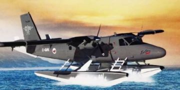 నీటిపై తేలుతూ.. గాలిలో ఎగురుతూ..!