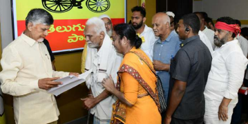 కుమార్తెను చంపిన నేరస్తులకు అండగా పోలీసులు