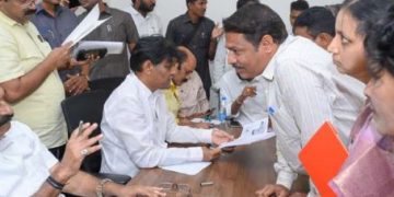 కబ్జా కోరుల నుంచి కాపాడండి…