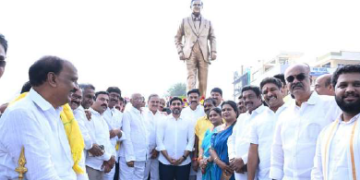 రాజకీయాలకు అతీతంగా విద్యాభివృద్ధే మా లక్ష్యం