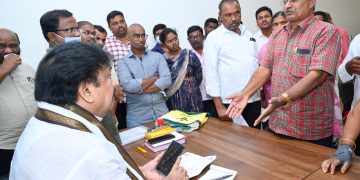 అక్రమంగా హౌసింగ్‌ సొసైటీ స్థలం విక్రయం