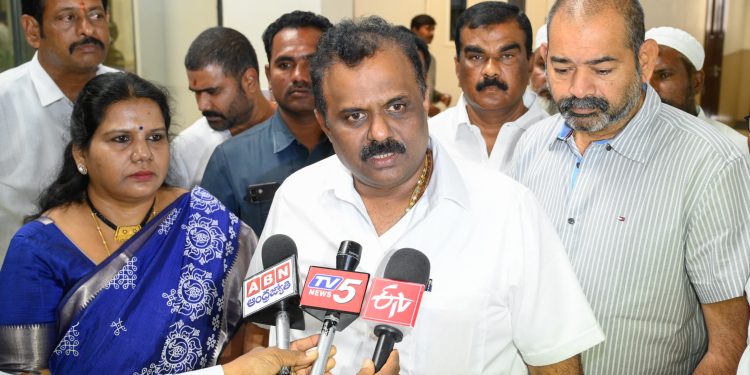 దళితద్రోహులకు జగన్రెడ్డి వత్తాసు