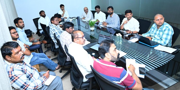 ప్రతిపక్షం పోటీలో లేదని నిర్లక్ష్యం వద్దు