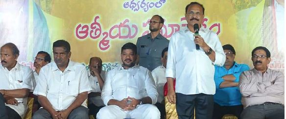 పట్టభద్రుల ఎమ్మెల్సీగా ఆలపాటిని గెలిపించాలి