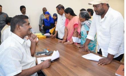 రుణం ఇప్పిస్తామని మూడెకరాల భూ కబ్జా