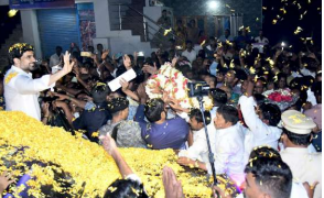 మంత్రి లోకేష్‌కు జన నీరాజనం