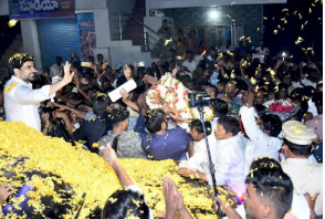 మంత్రి లోకేష్కు జన నీరాజనం