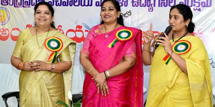 విద్యతోనే మహిళల అభివృద్ధి