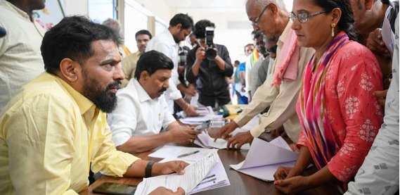 మాజీ సీఐడీ సునీల్కుమార్పై ఫిర్యాదు