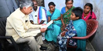 నా చేతులతో పింఛను ఇవ్వడం