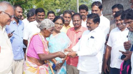 పీ4తో బంగారు కుటుంబమే చంద్రబాబు లక్ష్యం