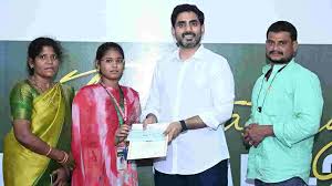 మరో ఏడాదిలో ప్రభుత్వ స్కూళ్లు..సీట్ల కోసం సిఫార్సు చేయించుకునే స్థాయికి