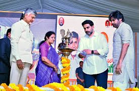 సుపరిపాలన – తొలి అడుగులో  మంత్రి లోకేష్‌ ఆత్మీయ పలకరింపు