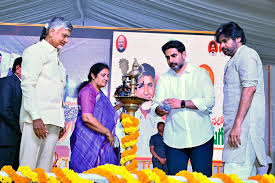 సుపరిపాలన – తొలి అడుగులో మంత్రి లోకేష్ ఆత్మీయ పలకరింపు